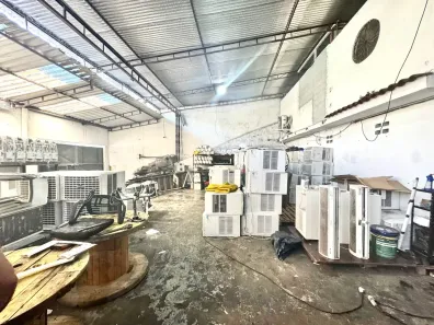 Galpão/Depósito/Armazém com 1 Quarto à venda, 243m² no Taquara, Rio de Janeiro