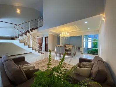 Sobrado com 3 Quartos à venda, 350m² no Jardim Karaíba, Uberlândia