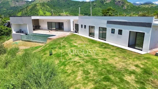 Casa de Condomínio com 4 Quartos à venda, 230m² no Pedro do Rio, Petrópolis