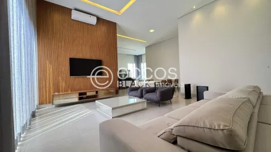 Casa de Condomínio com 3 Quartos para alugar, 240m² no Jardim Sul, Uberlândia