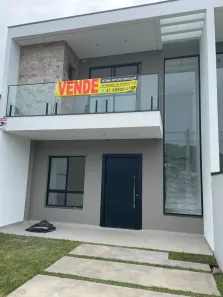 Sobrado à venda, 200m² no Beijatuba, Guaratuba