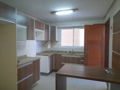 Casa com 5 Quartos para alugar, 300m² no Centro, Canoas