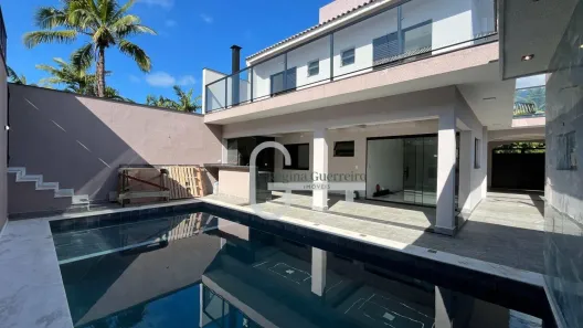 Casa com 5 Quartos à venda, 270m² no Balneário Stella Maris, Peruíbe