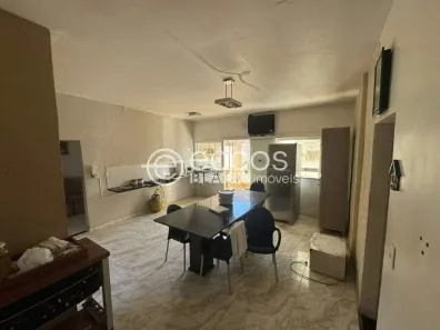 Casa com 2 Quartos para alugar, 170m² no Nossa Senhora Aparecida, Uberlândia