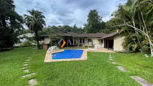 Casa com 3 Quartos para alugar, 14042m² no Valparaíso, Petrópolis