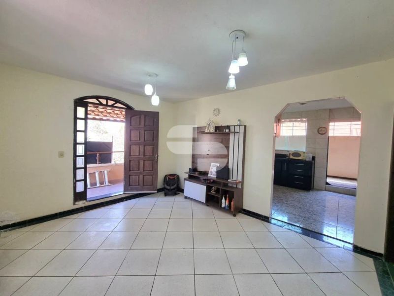 Casa com 3 quartos — Alípio de Melo, Belo Horizonte