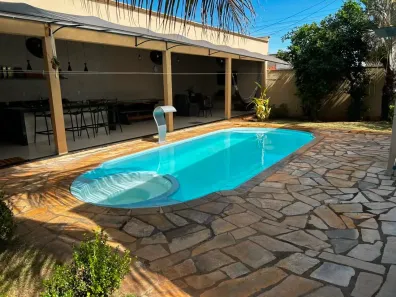 Casa com 3 Quartos à venda, 220m² no Residencial Petrópolis, Goiânia