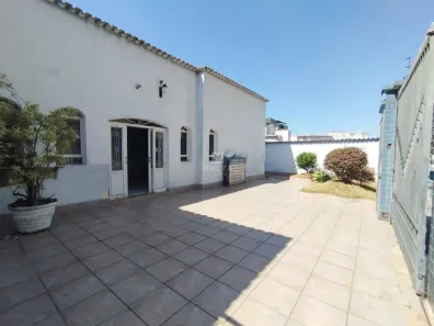 Casa com 2 Quartos para alugar, 180m² no Santa Cruz Industrial, Contagem