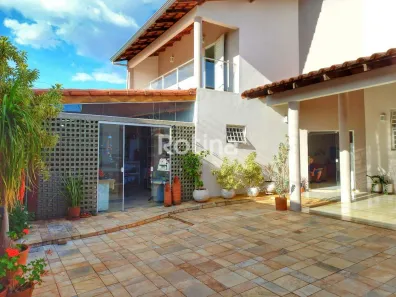 Casa com 4 Quartos à venda, 355m² no Jardim Karaíba, Uberlândia