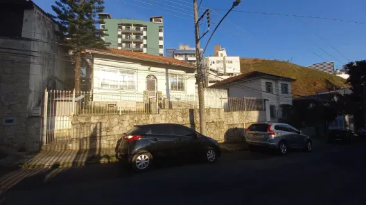 Casa com 3 Quartos à venda, 420m² no São Mateus, Juiz de Fora