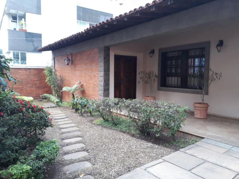 Casa com 4 quartos — Serra, Belo Horizonte