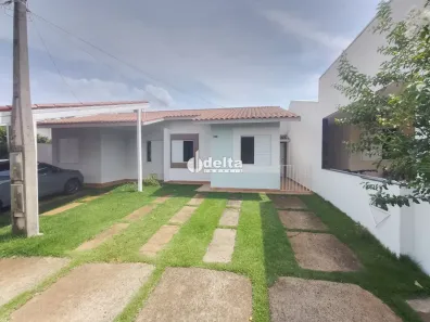 Casa de Condomínio com 2 Quartos para alugar, 60m² no Aclimação, Uberlândia