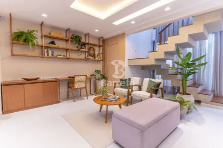 Imóvel Comercial com 3 Quartos à venda, 244m² no Dom Ático, Londrina