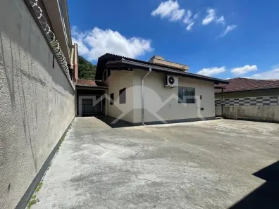 Casa com 6 Quartos à venda, 212m² no Vila Nova, Joinville