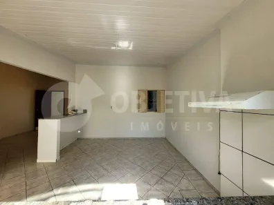 Casa com 3 Quartos para alugar, 130m² no Granada, Uberlândia