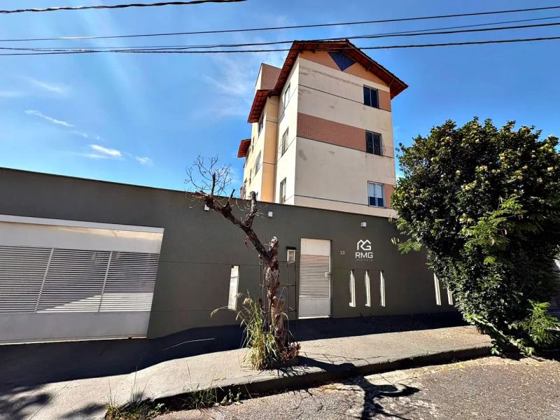 Apartamento com 2 quartos — Planalto, Belo Horizonte