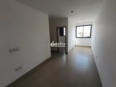 Apartamento com 2 Quartos para alugar, 55m² no Segismundo Pereira, Uberlândia