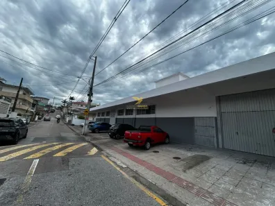 Galpão/Depósito/Armazém para alugar, 700m² no Roçado, São José