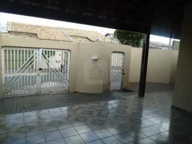 Casa com 3 Quartos à venda, 250m² no Jardim Patrícia, Uberlândia