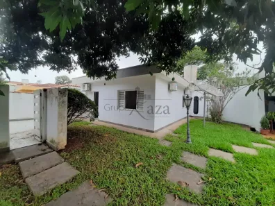 Imóvel Comercial com 3 Quartos à venda, 262m² no Jardim Leonídia, Jacareí