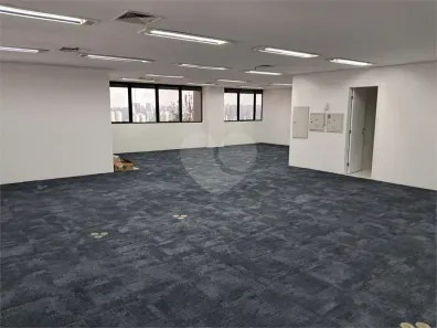 Sala Comercial à venda, 121m² no Santo Amaro, São Paulo