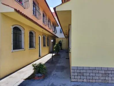 Casa com 3 Quartos para alugar, 75m² no Ouro Preto, Belo Horizonte