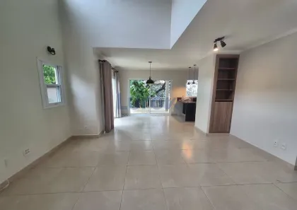 Casa de Condomínio com 4 Quartos para alugar, 220m² no Santa Cruz, Valinhos