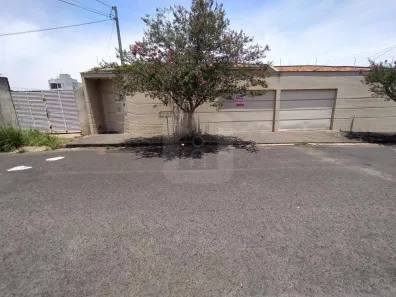 Casa com 2 Quartos para alugar, 53m² no Segismundo Pereira, Uberlândia