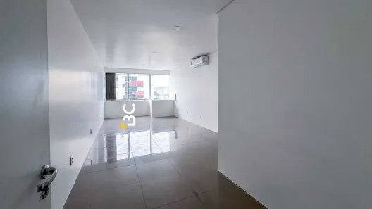 Sala Comercial à venda, 32m² no Chácara das Pedras, Porto Alegre
