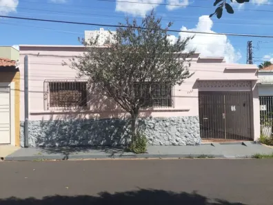 Casa com 2 Quartos para alugar, 104m² no Centro, Araraquara