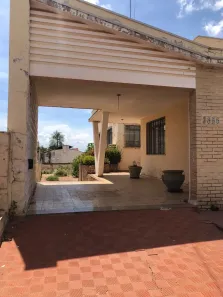 Casa com 3 Quartos para alugar, 350m² no Centro-Norte, Cuiabá