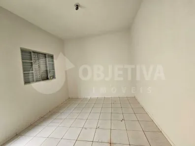 Casa com 2 Quartos para alugar, 70m² no Segismundo Pereira, Uberlândia