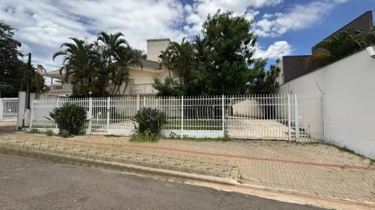 Casa com 4 Quartos para alugar, 421m² no Bela Suiça, Londrina