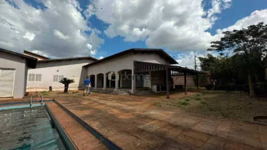 Casa com 4 Quartos para alugar, 709m² no Jardim Induberaba, Uberaba
