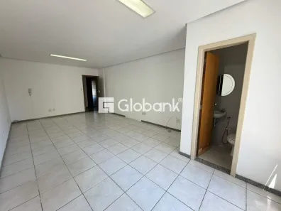 Sala Comercial para alugar, 40m² no Cândida Câmara, Montes Claros
