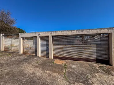 Casa com 3 Quartos para alugar, 109m² no Marabá, Londrina