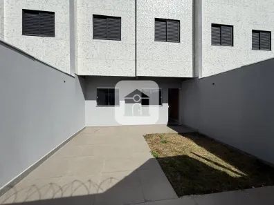 Sobrado com 2 Quartos para alugar, 130m² no Novo Mundo, Uberlândia