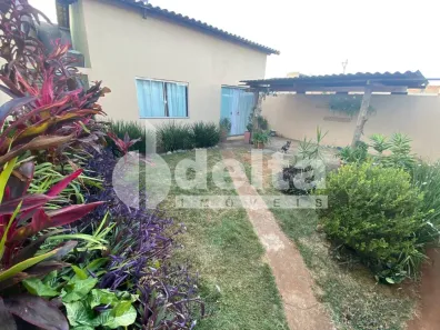 Casa com 3 Quartos à venda, 70m² no Jardim Holanda, Uberlândia
