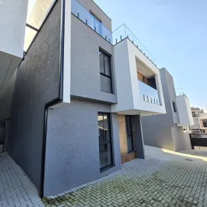 Casa de Condomínio com 3 Quartos à venda, 138m² no Uberaba, Curitiba