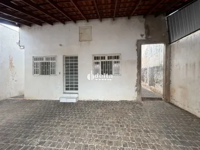 Casa com 3 Quartos para alugar, 100m² no Nossa Senhora Aparecida, Uberlândia