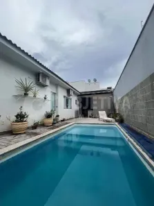 Casa com 3 Quartos à venda, 217m² no Santa Mônica, Uberlândia