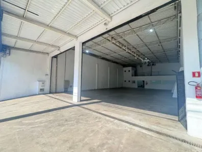 Galpão/Depósito/Armazém para alugar, 527m² no das Pedras, Cotia