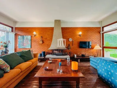 Casa de Condomínio com 3 Quartos para alugar, 244m² no Posse, Teresópolis