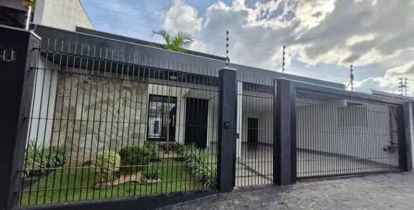 Casa com 3 Quartos à venda, 213m² no Jardim Itália, Maringá