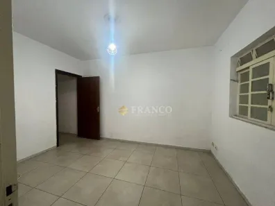 Sobrado com 3 Quartos para venda ou aluguel, 100m² no Vila São José, Taubaté