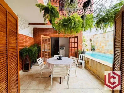 Sobrado com 3 Quartos à venda, 158m² no Embaré, Santos