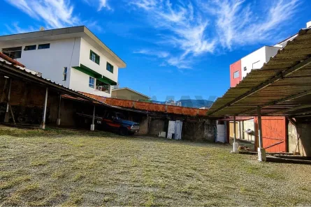 Lote/Terreno à venda, 300m² no Centro, Poços de Caldas