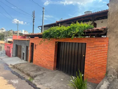 Casa com 3 Quartos à venda, 202m² no Conjunto Água Branca, Contagem