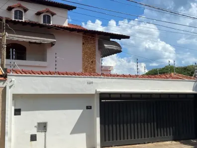 Sobrado com 4 Quartos à venda, 207m² no Centro, Araraquara
