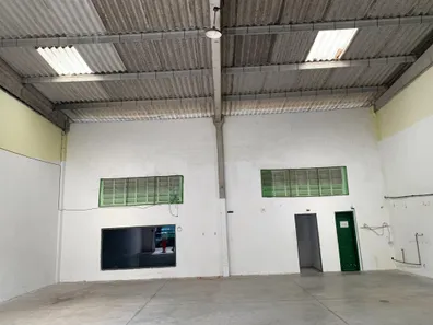 Galpão/Depósito/Armazém para alugar, 400m² no Caminho das Árvores, Salvador
